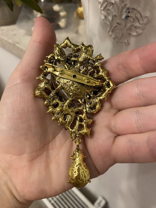 Duża cyrkoniewa broszka zielona