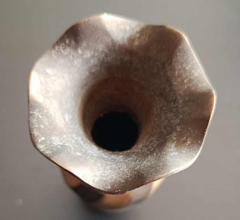 Jarra decorativa em metal