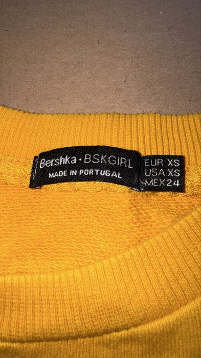 Sweatshirt Amarela Bershka "Pug"