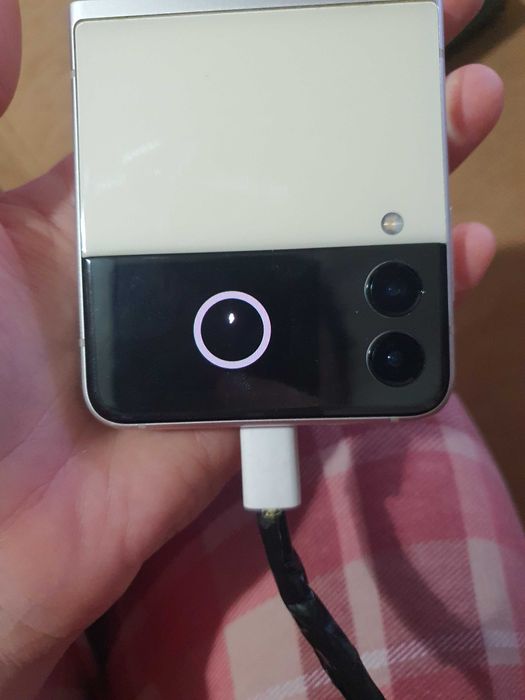 Samsung Galaxy Z Flip 3/5G com ecrã partido