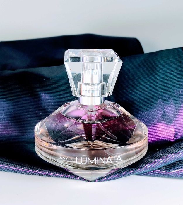 Far Away Beyond Royale Gold Rebel Infinity Glamour 50 мл Avon Luminata