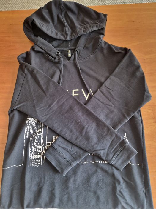 Sweatshirt "Stradivarius" feminina preta de tecido leve e fino