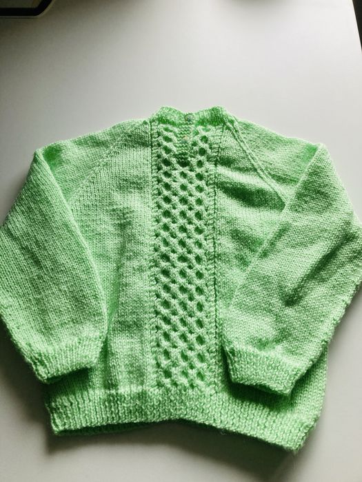 Sweterek dziewczęcy zielony ręcznie robiony