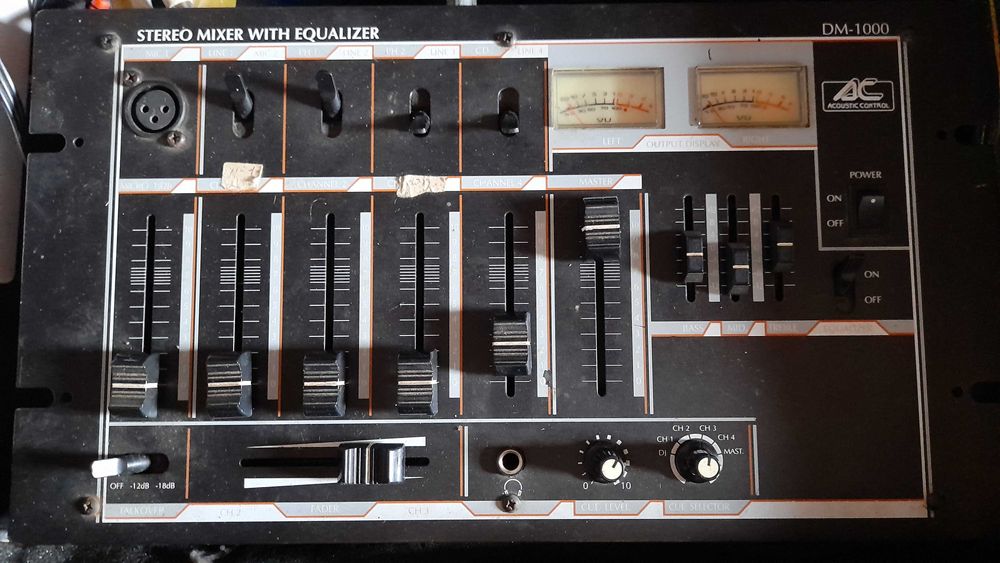 Vário material de som