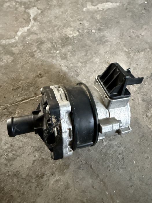 Audi Q8 e-tron помпа 4KE965567B