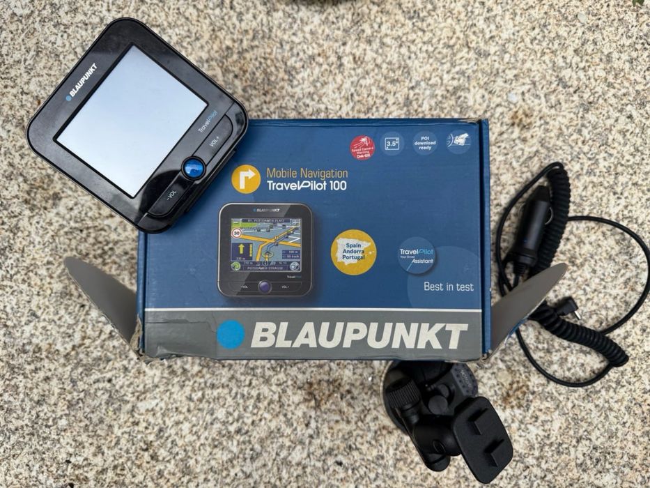 GPS Blaupunkt TravelPilot 100 – com suporte e carregador