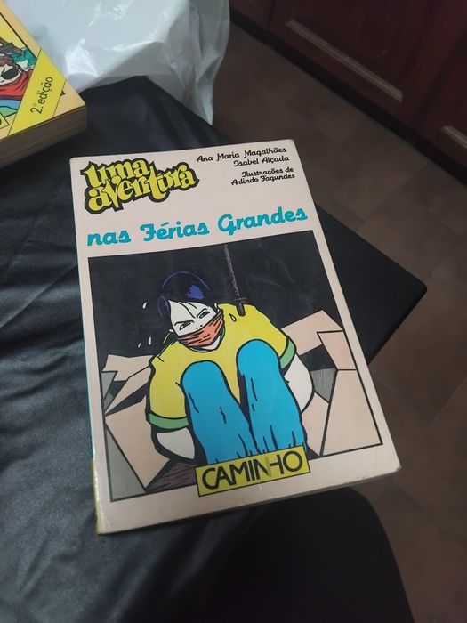 três volumes da Editorial Caminho: "uma aventura"