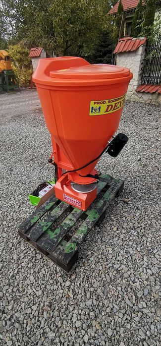 Solarka Dexwal SALTDROG 100l zawieszana lej na hak AGROSTAL