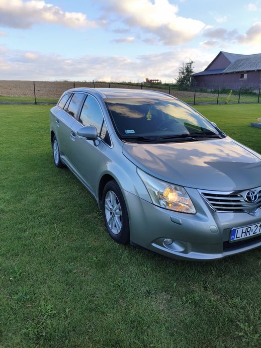 Samochód osobowy Toyota Avensis kombi 2009r.