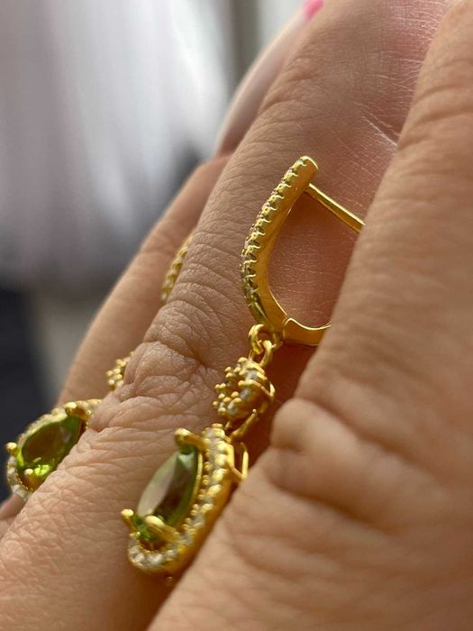 Серебряные серьги с зеленым натуральным перидотом 5х7мм