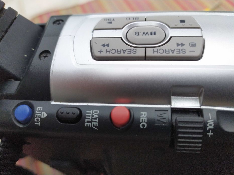 camera de filmar com alguns anos como nova.