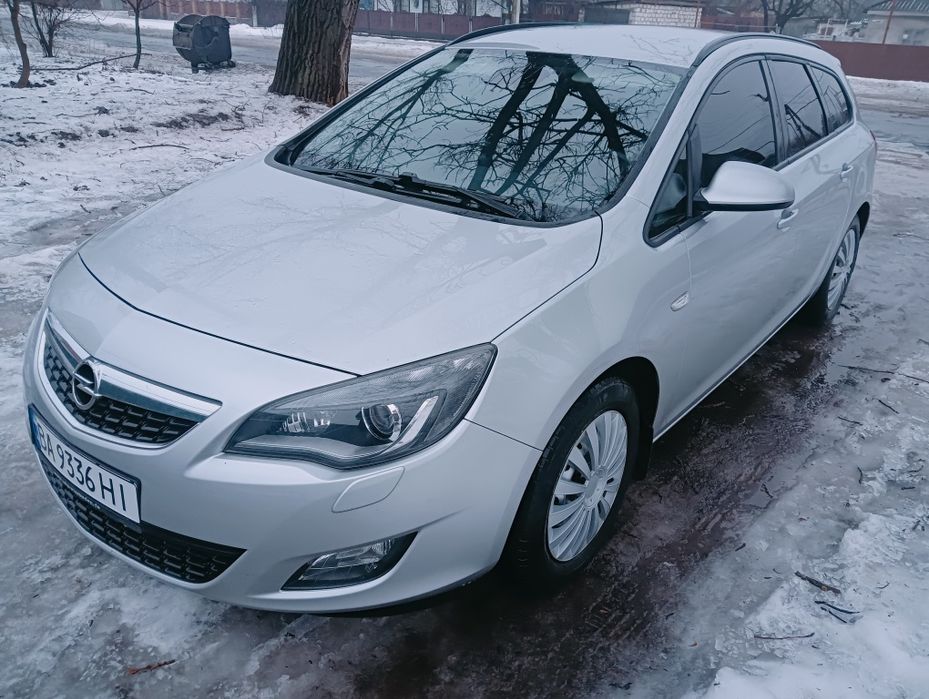 Опель Астра j.2011рік 1.3 tdi .з приємною витратою від4 до 6л.
