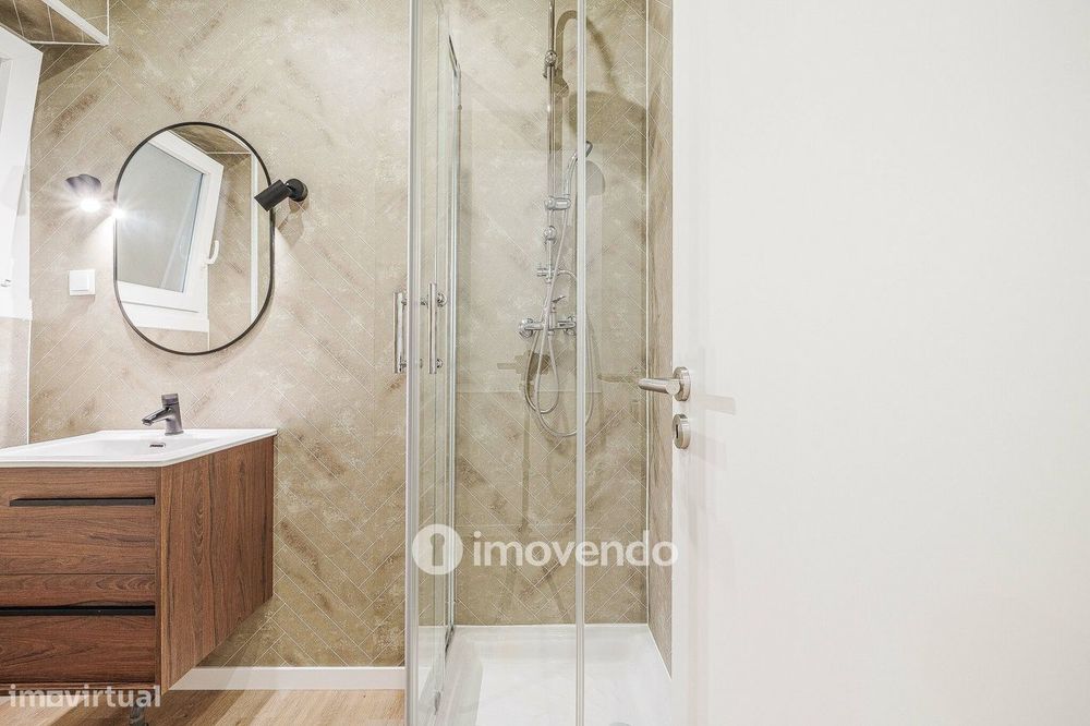 Apartamento T1 remodelado e com cozinha equipada, em Entrecampos