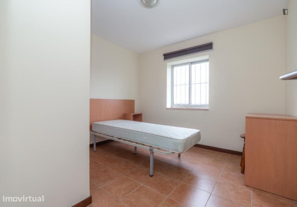 Quarto - localizado em São Martinho de Bispo Coimbra