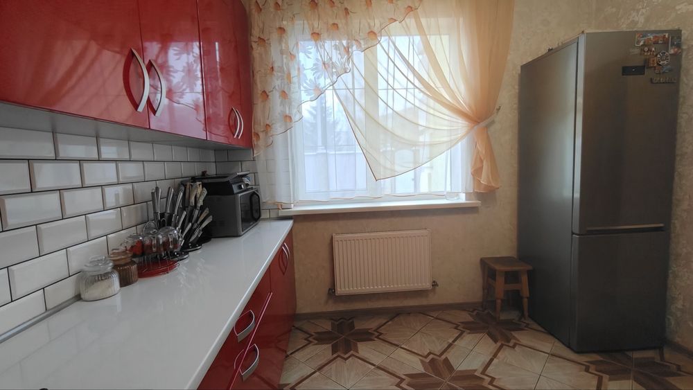 Продаж великого будинку для великої родини.