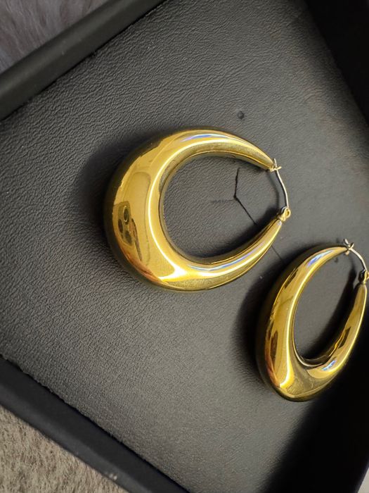 Brincos dourados em aço inoxidável