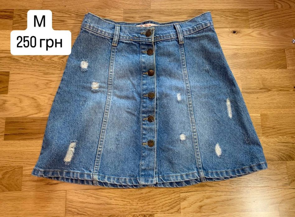 Шорти джинсові, шкіряні, спідниці, костюм у рубчик