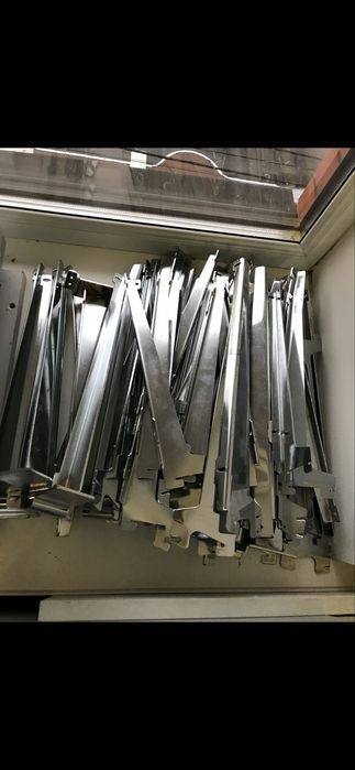 Торговельне обладнання(полки, стойки, тремпеля,кронштейни) ТЕРМІНОВО