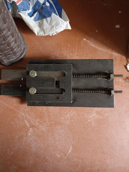 Ригельний гаражний замок