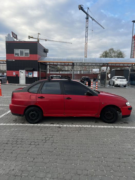 SEAT Cordoba 1.6 (1994)ОПИС