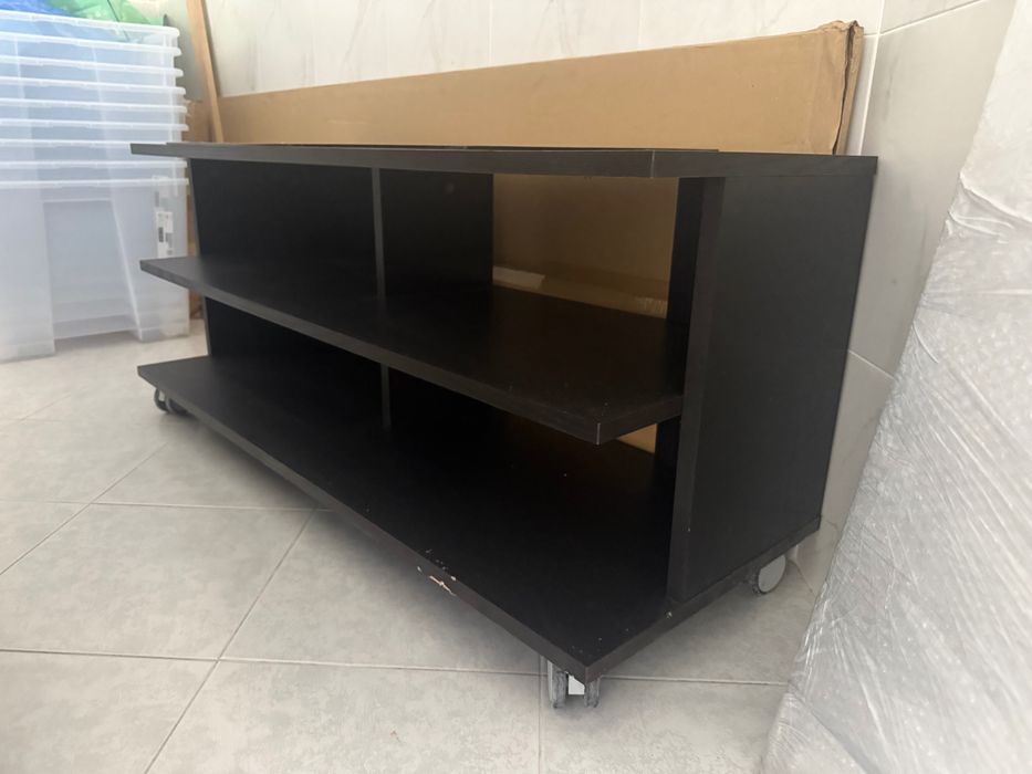 Móvel aparador com rodas