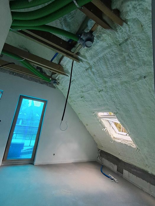 Ocieplanie pianą PUR , ocieplanie poddasza, sufitów, izolacja pianą