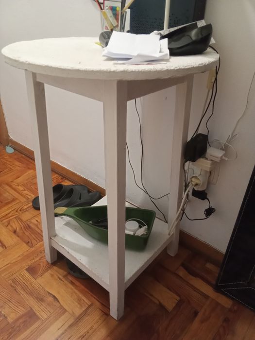Mesa de apoio para qualquer ambiente.