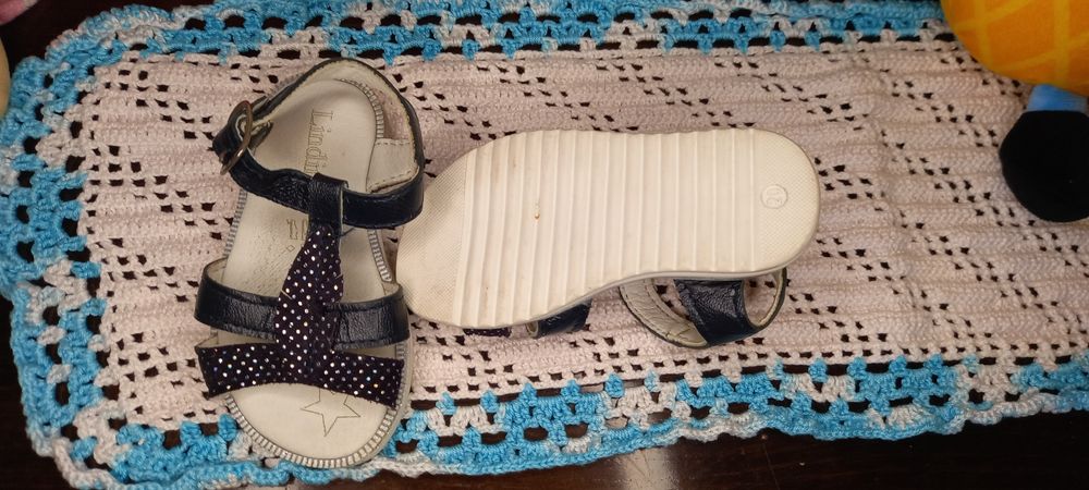 Sandálias de menina