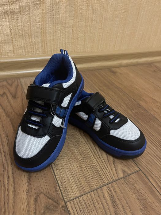 Кроссовки новые