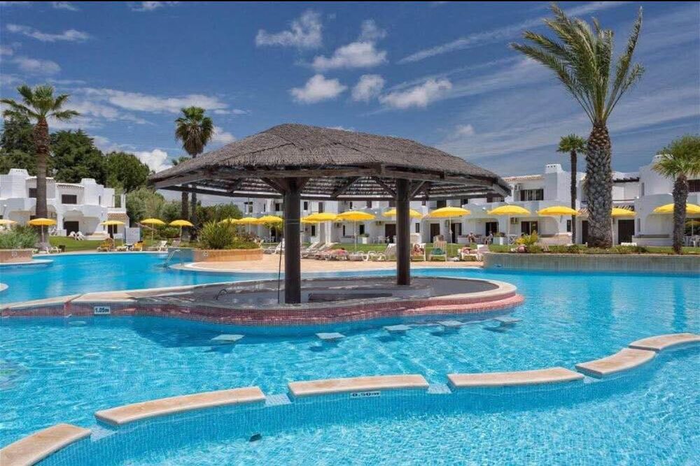 alugo casa v2 em albufeira