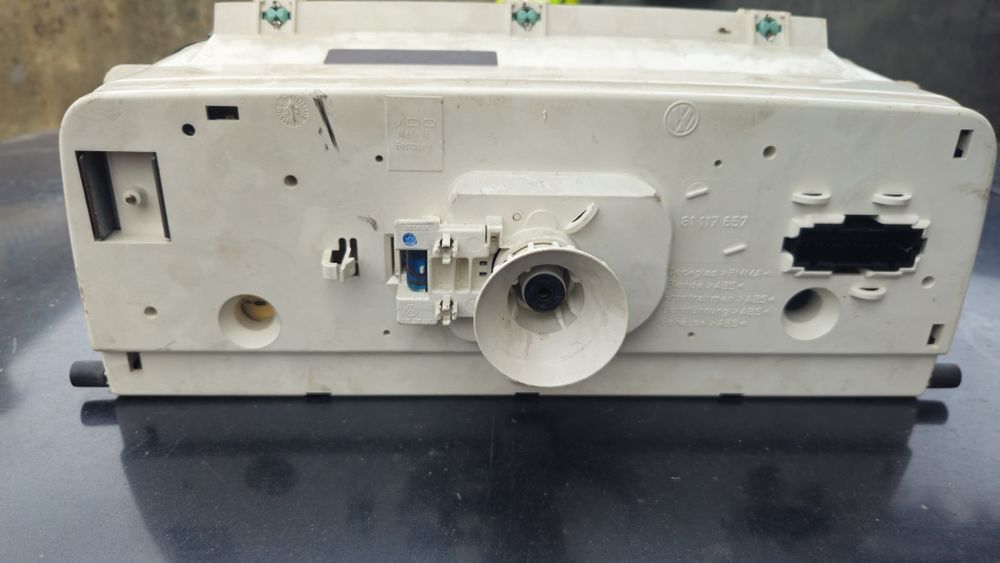 painel de instrumentos VDO para um Volkswagen Passat B3 diesel.