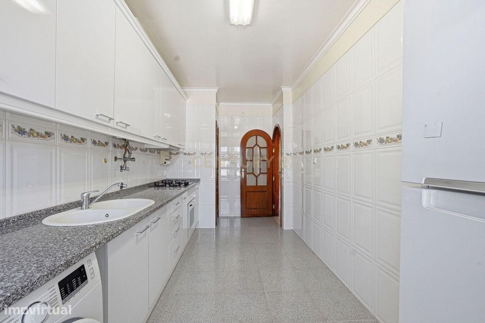 Apartamento T1 com Parqueamento e Arrecadação | Ramada, Odivelas