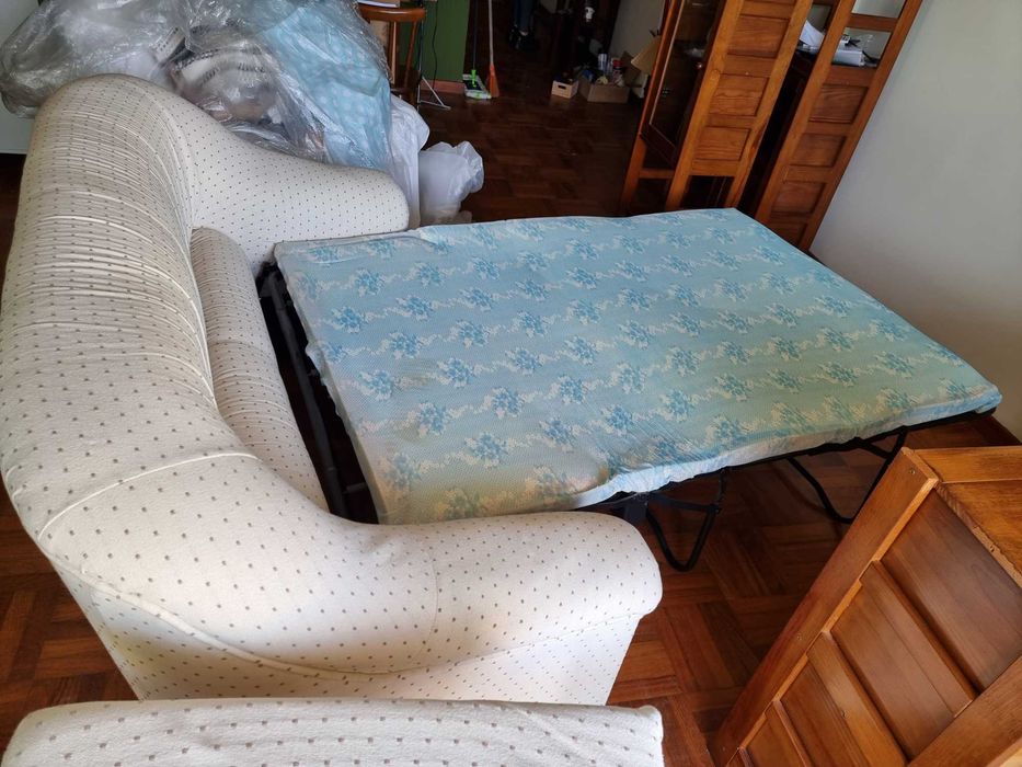 Sofá cama com duas poltronas