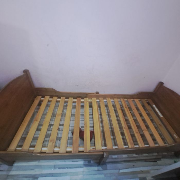 Łóżko ikea rosnę razem z dzieckiem z stelażem