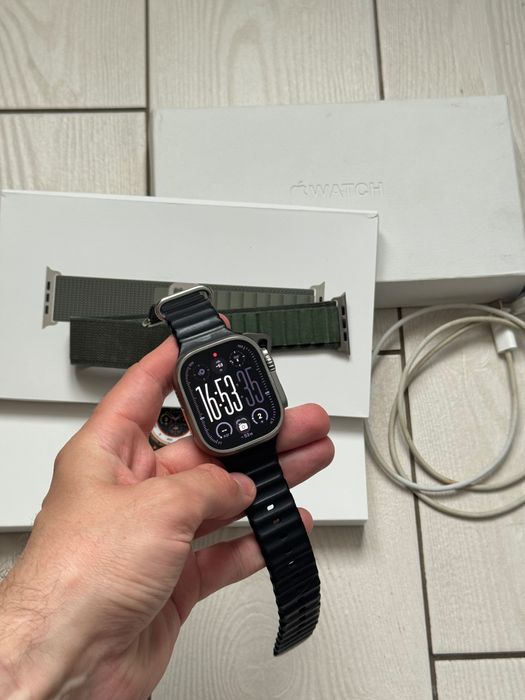 Apple Watch Ultra 49mm GPS + LTE Titanium Case with Green Alpine Loop