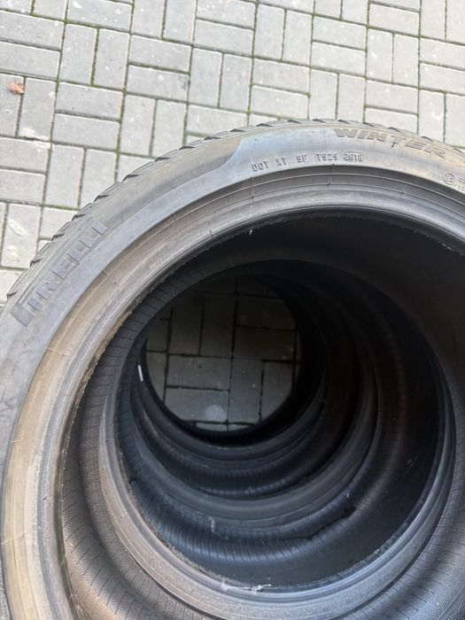 Шини зимові Pirelli 265/40 R20