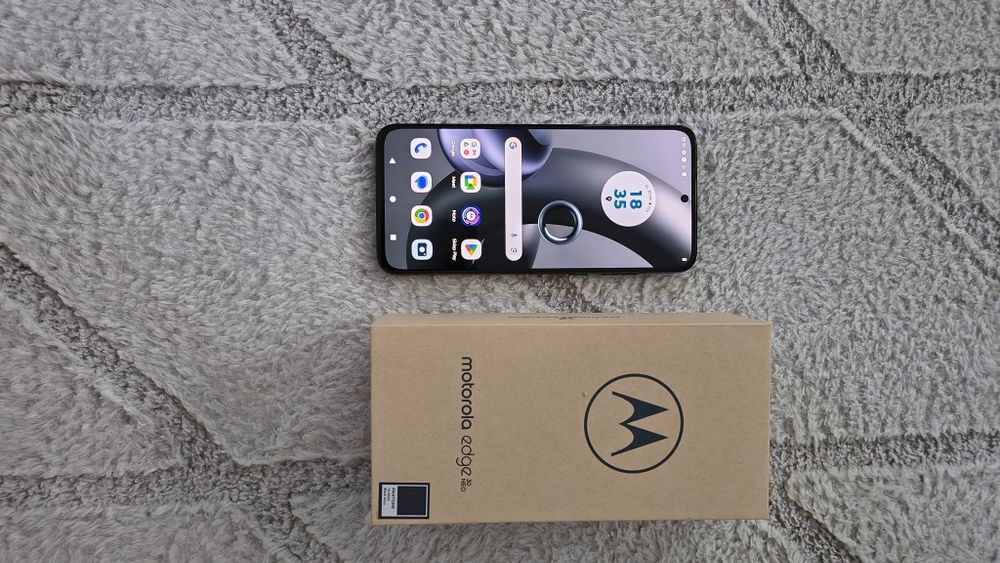 Smartfon Motorola EDGE 30 NEO 5G 8/128GB - 6,28"
