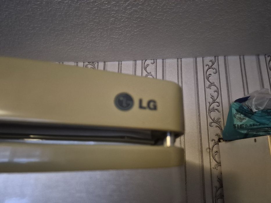 Продам Холодильник LG