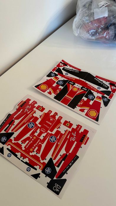 LEGO Compatível - Technic Ferrari - Ferrari SF-24 com 1361 peças