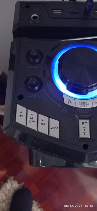 Coluna bluetooth impecável.