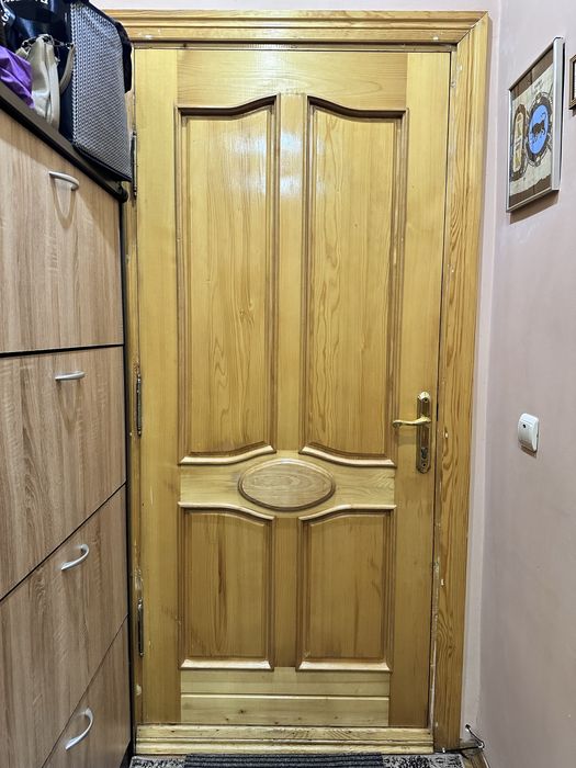 Вхідні подвійні двері деревʼяні