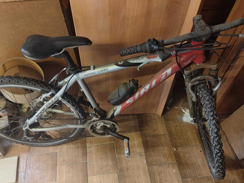 Vendo bicicleta em segunda mão.