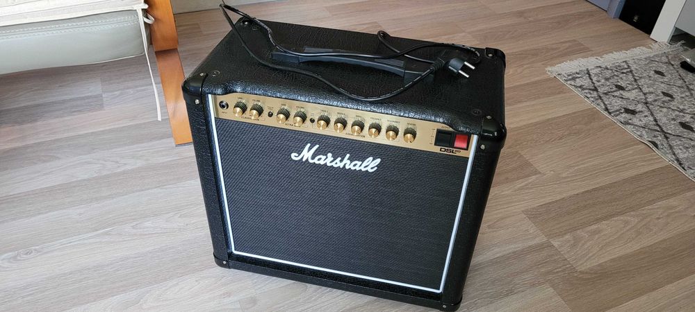 W pełni lampowe combo dla gitary elektrycznej Marshall DSL20CR