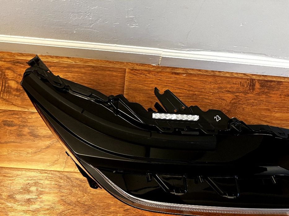 Фара Toyota bz4x права