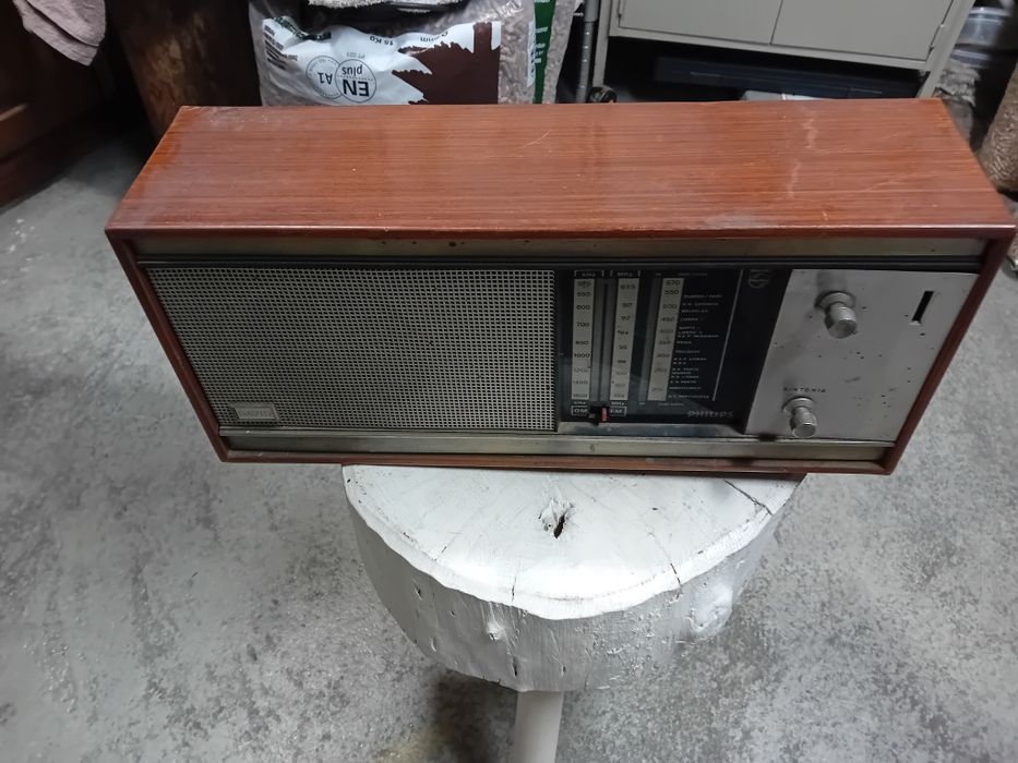 Vende se radio antigo