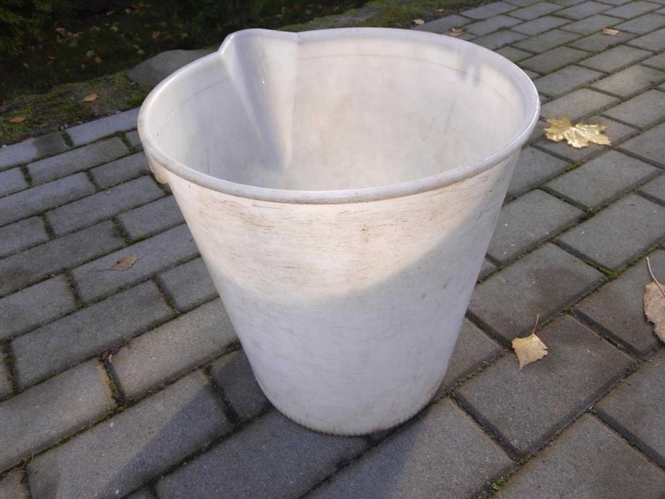 Wiadro plastikowe wiaderko białe z lejkiem dziubkiem 25l 32cm PRL
