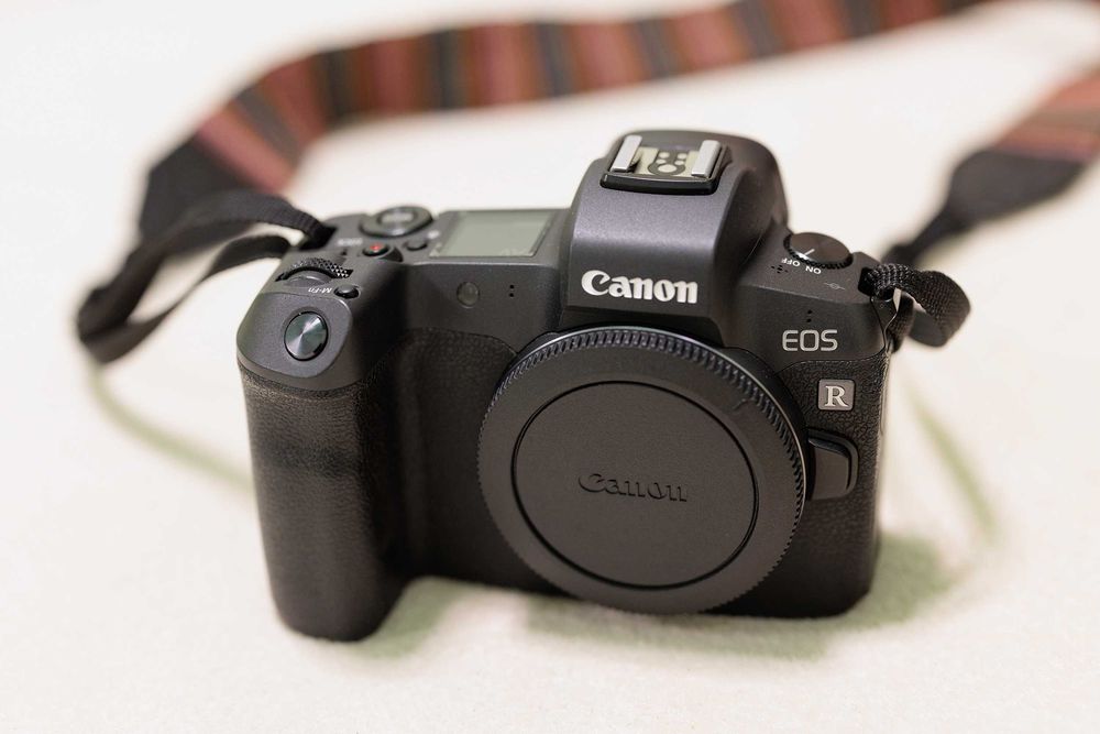 Фотоапарт Canon EOS R в ідеальному стані