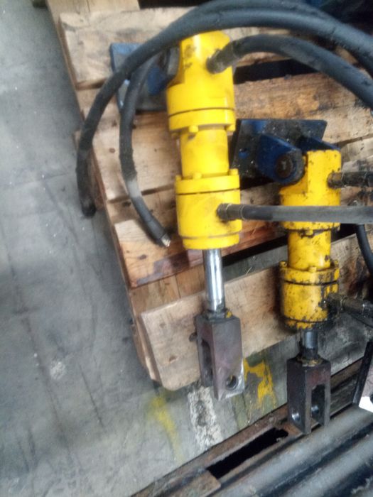 Siłowniki hydrauliczne