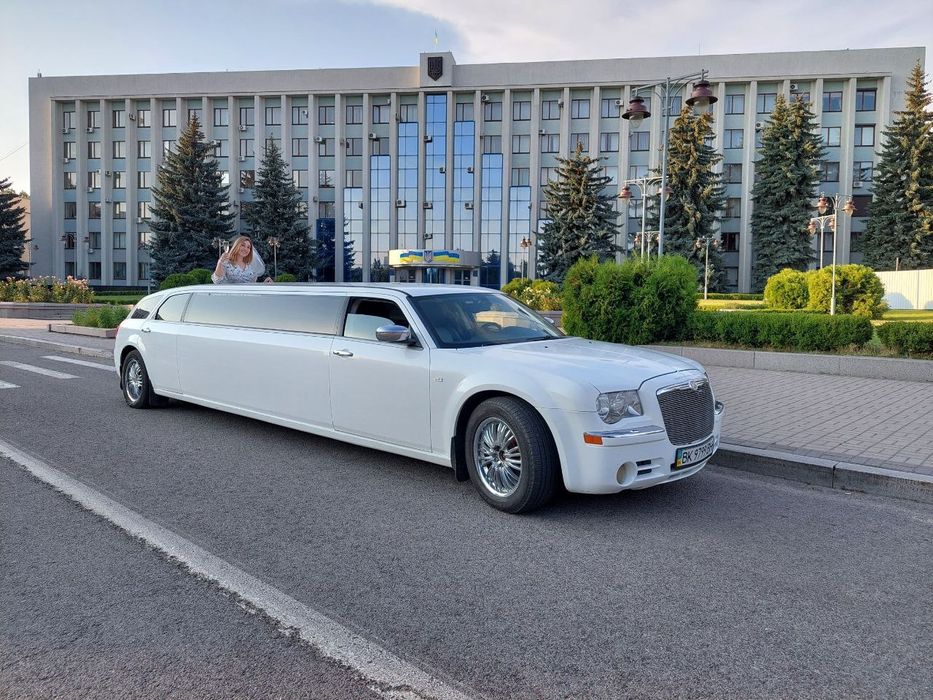 Лімузин на весілля у Рівному