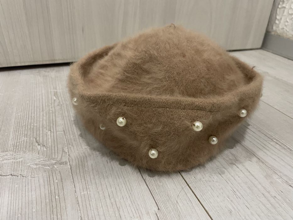 Toczek czapka kapelusz beż brąz perełki kaszmir elegancki Kangol